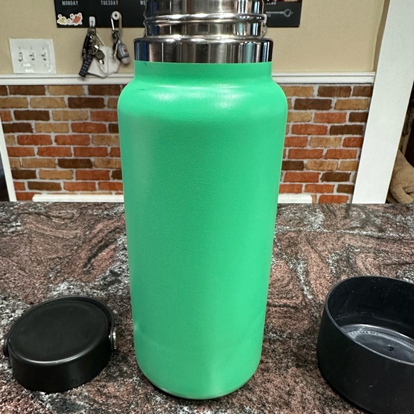 Spearmint HydroFlask 32oz with black flex boot - Picture 3 of 7
